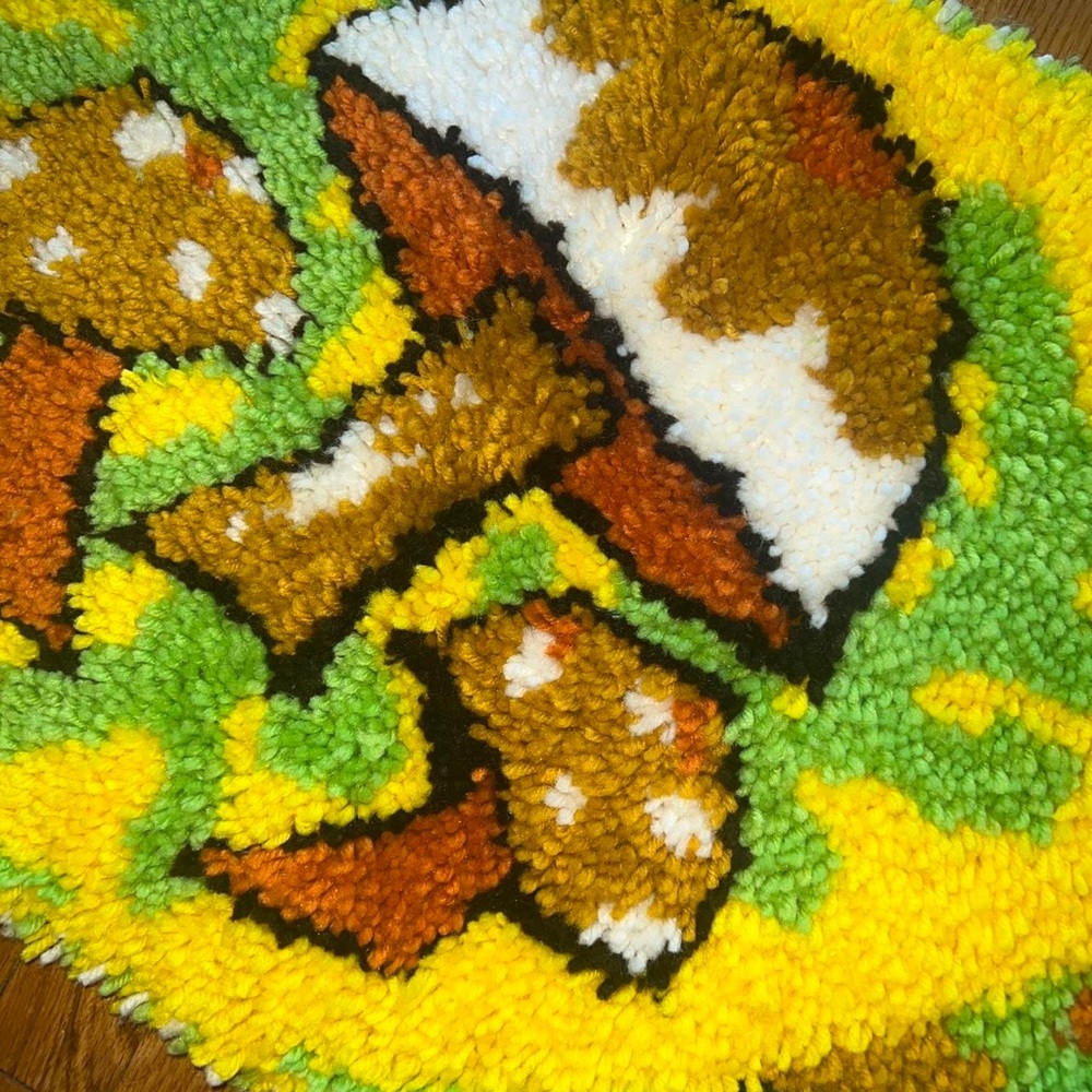 Amazing vintage 70’s mushroom hook & latch wall hanging / rug 🍄🍄🍄 - Picture 4 of 4
